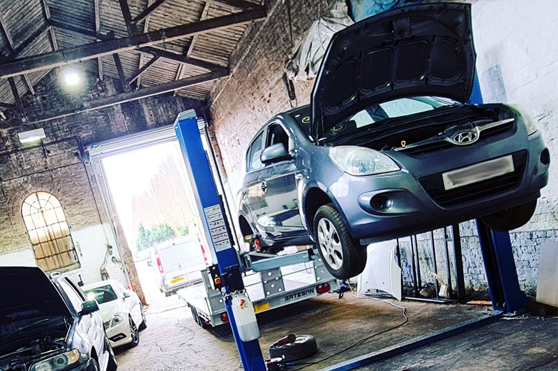 We offer serving of most vehicles.<br>Please contact to discuss your requirements.